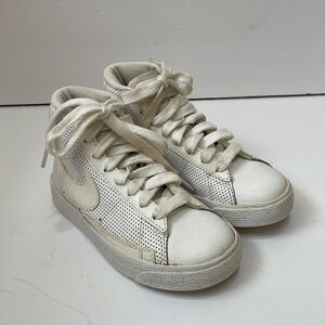 NIKE BLAZER MID SNEAKERS IN WHITE‎